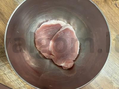 Keptas kiaulienos eskalopas jogurto-garstyčių marinate Žingsnis 1