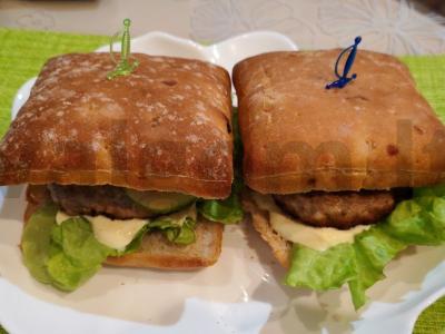 Namų hamburgeriai pagrindine nuotrauka