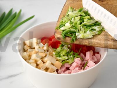 Salotas su rūkytos dešros sūriu Žingsnis 3