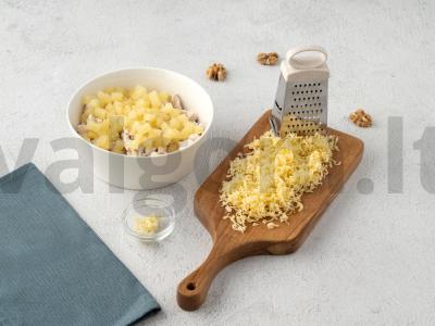 Salotas su vištiena, sūriu ir ananasais Žingsnis 4