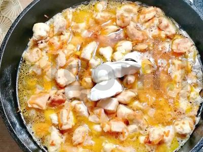 Vištienos krūtinėlės su daržovėmis grietinės padaže Žingsnis 4