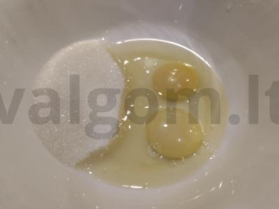 Skaniausias pyragas su kefyru ir kriaušių uogiene Žingsnis 1