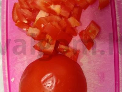 Krabų salotas su pomidorais Žingsnis 3