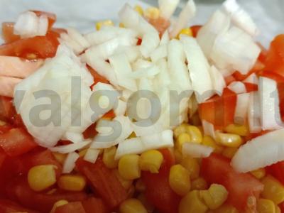 Krabų salotas su pomidorais Žingsnis 4