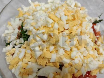 Krabų salotas su pomidorais Žingsnis 5