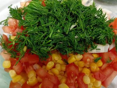 Krabų salotas su pomidorais Žingsnis 6