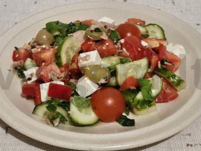 Salotas „Kaimiškas“ su tunu pagrindine nuotrauka