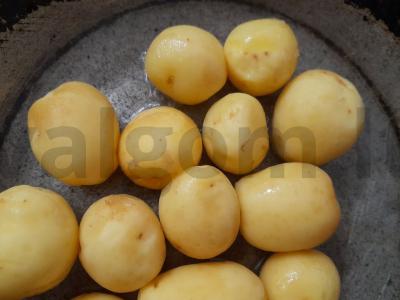 Keptas jaunas bulvės ant keptuvės Žingsnis 2