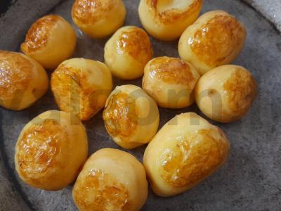 Keptas jaunas bulvės ant keptuvės Žingsnis 3