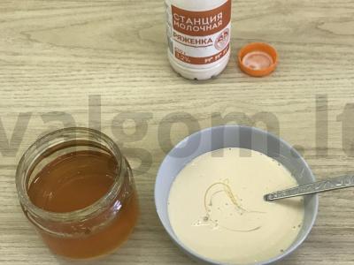 Čia pudingas su raugintu pienu Žingsnis 1