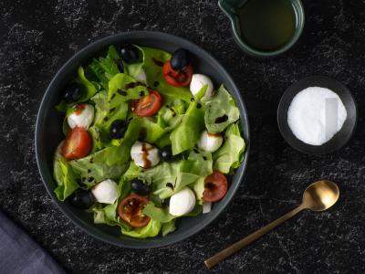 Salotas su mocarelos sūriu ir vyšniniais pomidorais Žingsnis 3