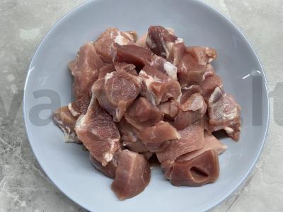 Kiaulienos troškinys su daržovėmis Žingsnis 1