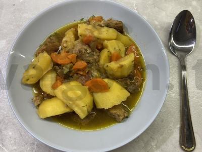 Kiaulienos troškinys su daržovėmis pagrindine nuotrauka