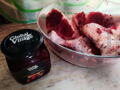 Antis su spanguolių-apelsinų uogiene su prieskoniais ir troškinta su daržovėmis Žingsnis 3