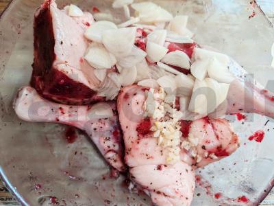 Antis su spanguolių-apelsinų uogiene su prieskoniais ir troškinta su daržovėmis Žingsnis 5