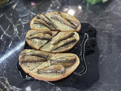 Sumuštiniai su šprotų už 10 minučių Žingsnis 3