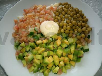 Salotas su raudonąja žuvimi ir avokadu Žingsnis 4