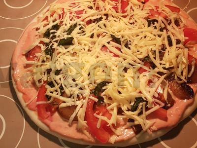 Kreminė pica su grybais ir pomidorais Žingsnis 7