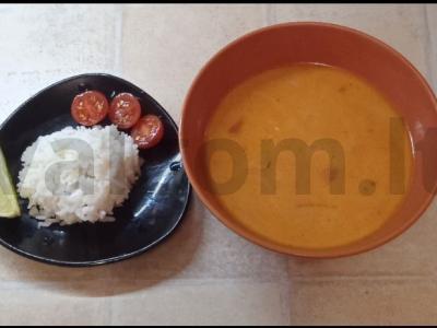 Tom Yum stiliaus sriuba pagrindine nuotrauka