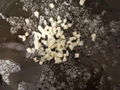 Makaronai su midijomis grietinėlės ir česnako padaže Žingsnis 4