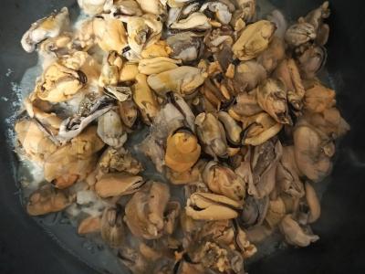 Makaronai su midijomis grietinėlės ir česnako padaže Žingsnis 5