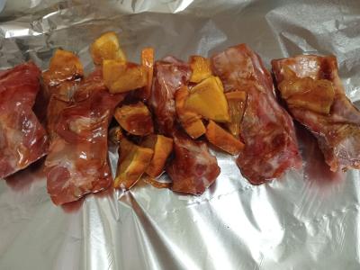 Kiaulienos šonkauliai, marinuoti unagi padaže su apelsinu ir kepti su cukinija bei paprikomis Žingsnis 5