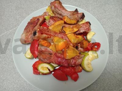 Kiaulienos šonkauliai, marinuoti unagi padaže su apelsinu ir kepti su cukinija bei paprikomis Žingsnis 8