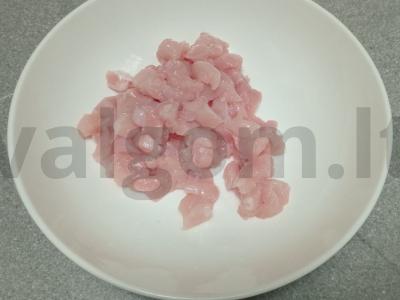 Vištienos krūtinėlės ir kiaulienos dešrelės Žingsnis 1