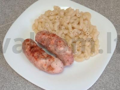 Vištienos krūtinėlės ir kiaulienos dešrelės pagrindine nuotrauka