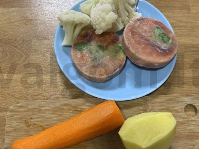 Vaikų sriuba-pyragas su lašiša ir daržovėmis Žingsnis 1