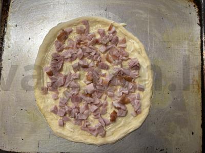 Skani pica su traškia mocarelos plutele Žingsnis 4