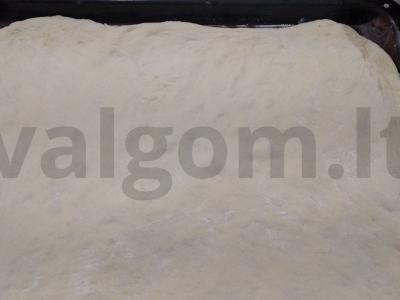 Namų pica su dešrelėmis ir grybais „Stebuklinga“ Žingsnis 1