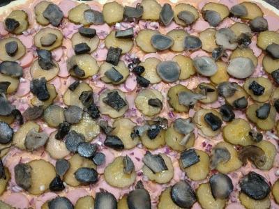 Namų pica su dešrelėmis ir grybais „Stebuklinga“ Žingsnis 4