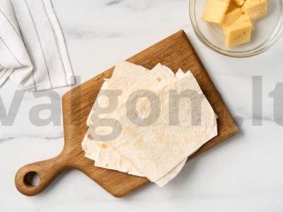 Lavash konvertai su sūriu Žingsnis 1