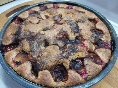 Slyvų pyragas su cinamonu pagrindine nuotrauka