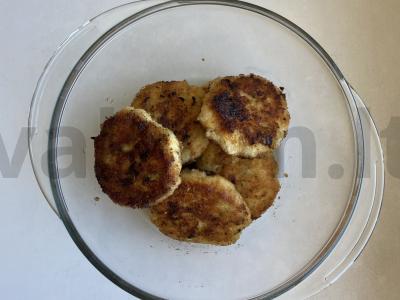 Kiaulienos kotletai su džiūvėsėliais „Sultingi“ pagrindine nuotrauka