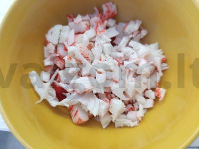 Krabų salotas su sūriu Žingsnis 2