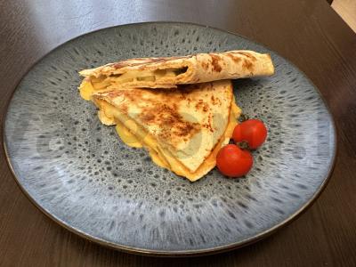 Tortilija su sūrio padažu ir faršu pagrindine nuotrauka