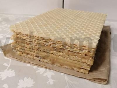 Vaflinis tortas su virta saldžia grietinėle pagrindine nuotrauka