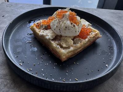 Bulvių vaflis su kiaušiniu poše pagrindine nuotrauka