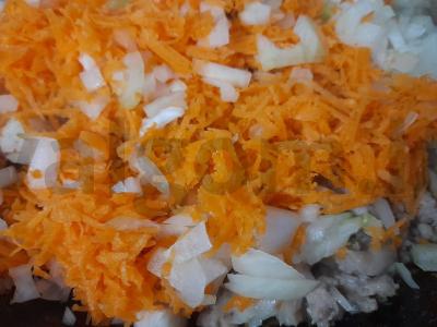 Perlo košė su faršu, svogūnais ir morkomis Žingsnis 6