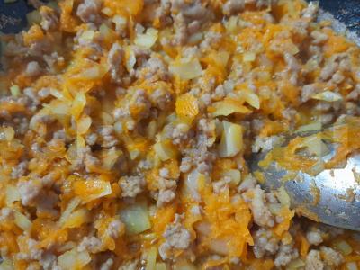 Perlo košė su faršu, svogūnais ir morkomis Žingsnis 7