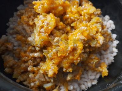 Perlo košė su faršu, svogūnais ir morkomis Žingsnis 9