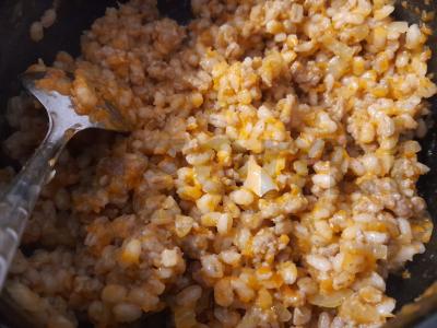 Perlo košė su faršu, svogūnais ir morkomis Žingsnis 10