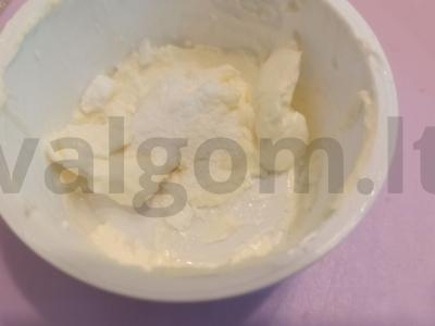 Varškės kremas su braškėmis Žingsnis 1