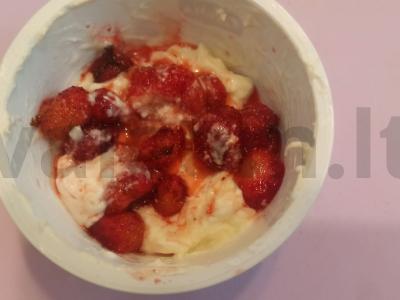 Varškės kremas su braškėmis Žingsnis 3