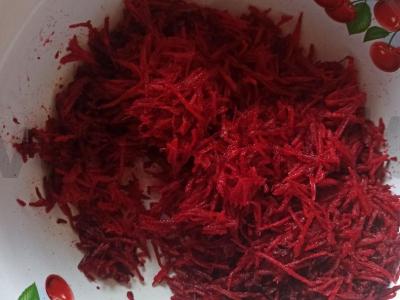 Salotos su daržovėmis, žaliu obuoliu ir graikiniais riešutais Žingsnis 1