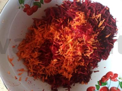 Salotos su daržovėmis, žaliu obuoliu ir graikiniais riešutais Žingsnis 2