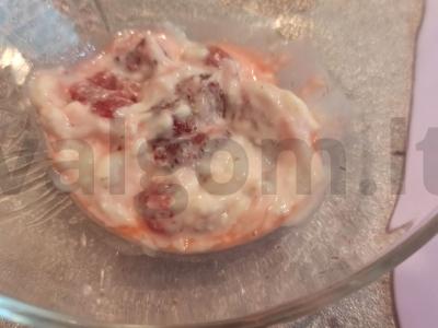 Varškės kremas su braškėmis pagrindine nuotrauka