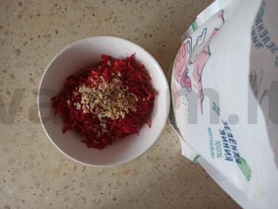 Salotos su daržovėmis, žaliu obuoliu ir graikiniais riešutais Žingsnis 7